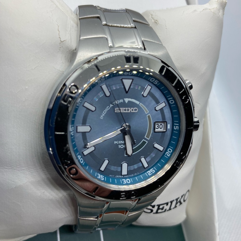 Seiko Kinetic Brand New with tags box papers
